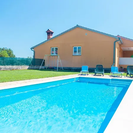 Labud Holiday home *