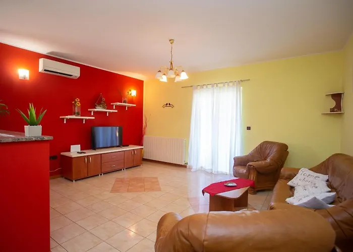 Holiday home Labud Zminj